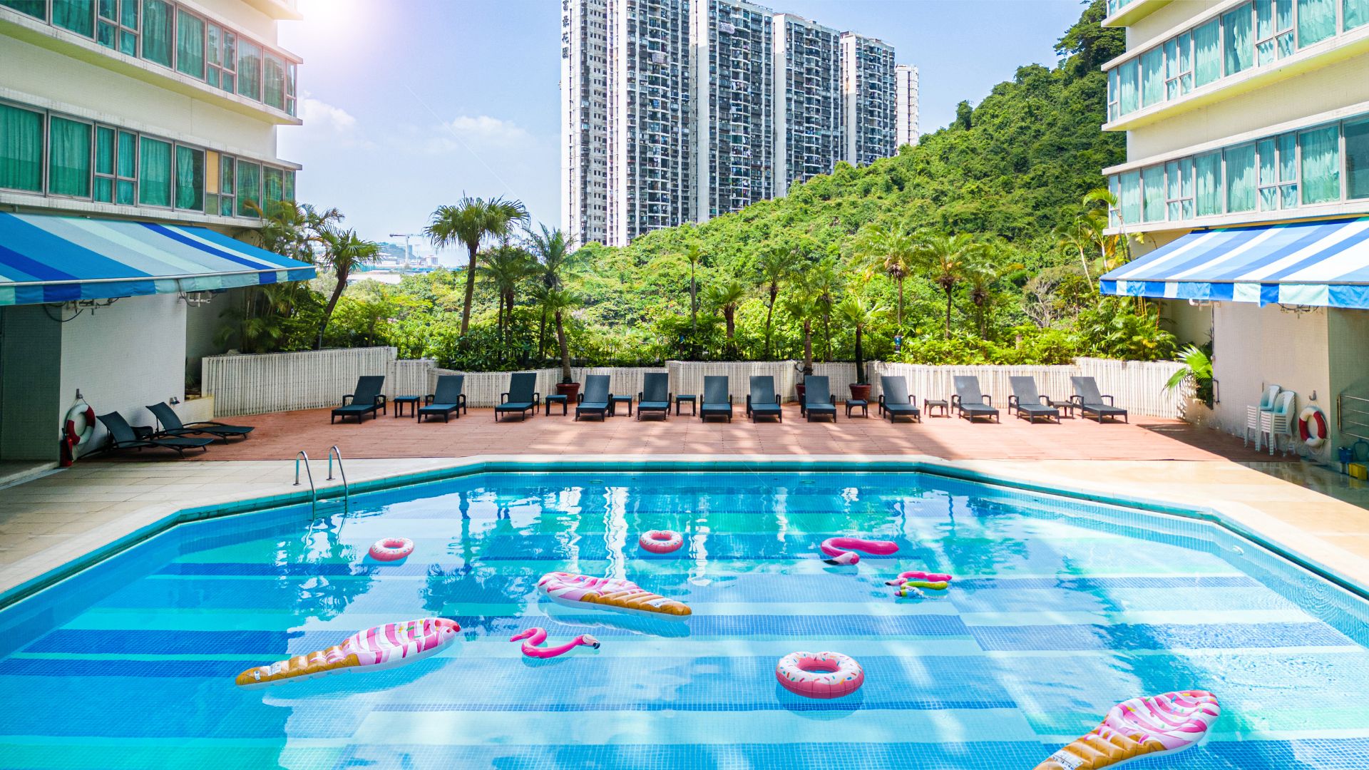 Regal Riverside Hotel麗豪酒店-Swimming Pool游泳池